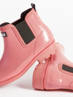 La bottine de pluie, empruntée au monde équestre - Rose